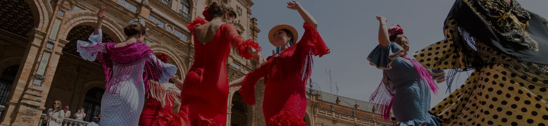 Esibizione di flamenco in piazza, musica e danza che promuovono cultura e identità locale